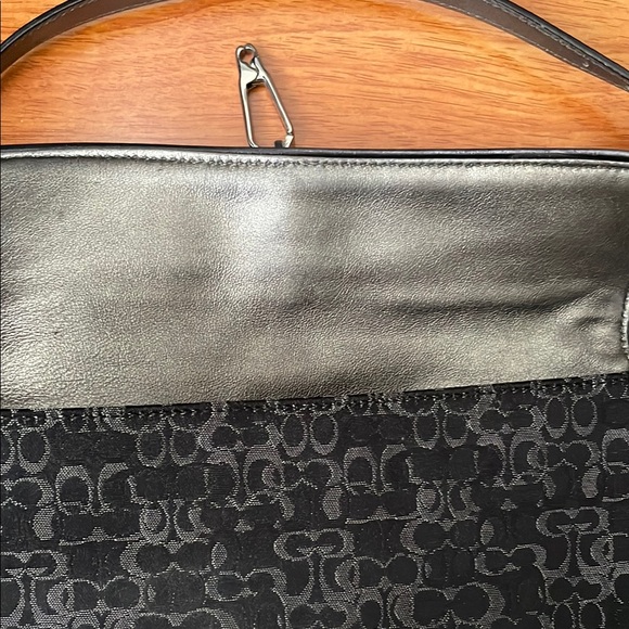 Elegant COACH Black Patterned Hand Bag - Picture 5 of 6